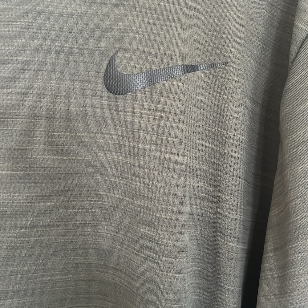 Nike Dri-Fit T-shirt men's medium - Picture 2 of 4